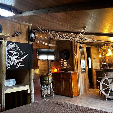 Les Chambres De Paulette Chambres A Theme Jack Sparrow Sainte-Marie-la-Mer Exteriér fotografie